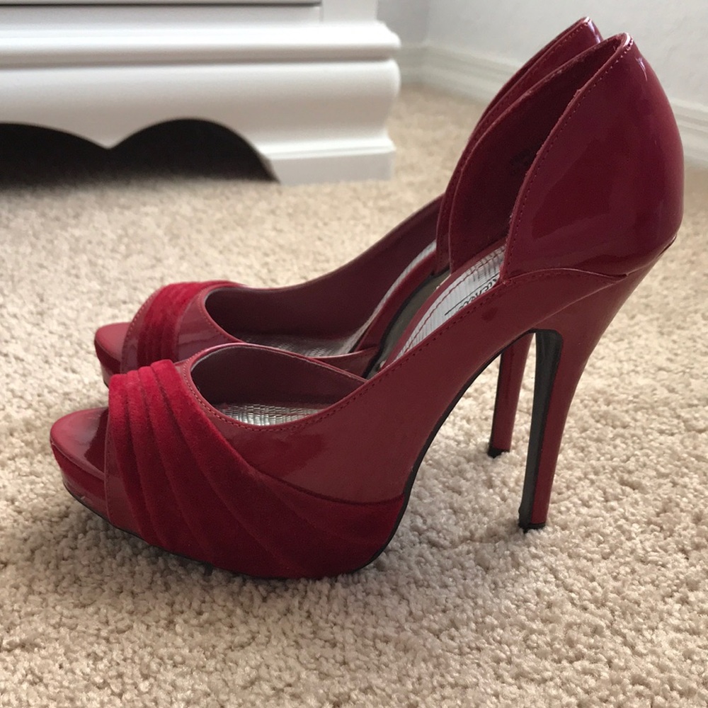 Red heels - Picture 3 of 6